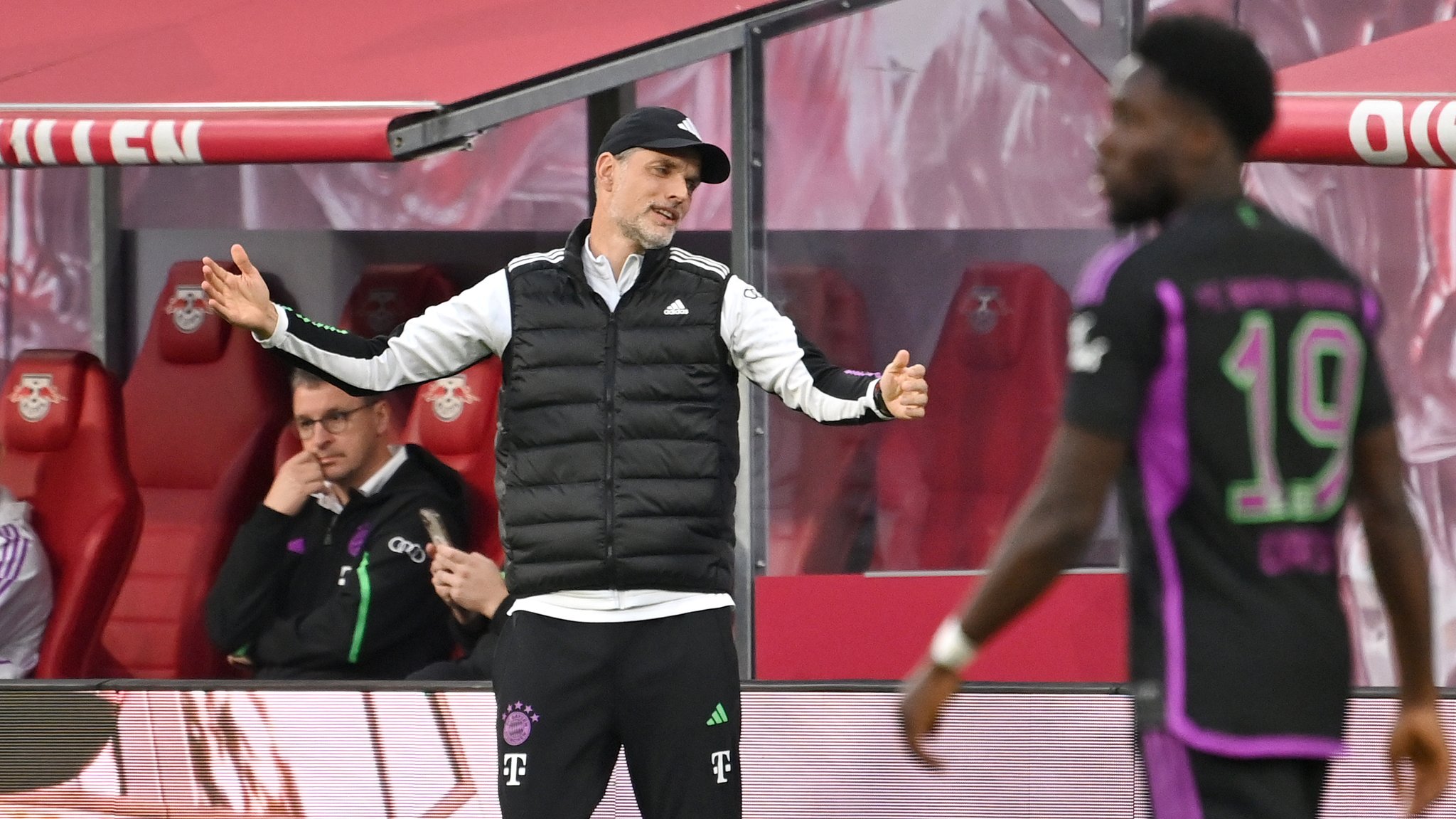 FC-Bayern-Trainer Thomas Tuchel hadert beim Spiel bei RB Leipzig