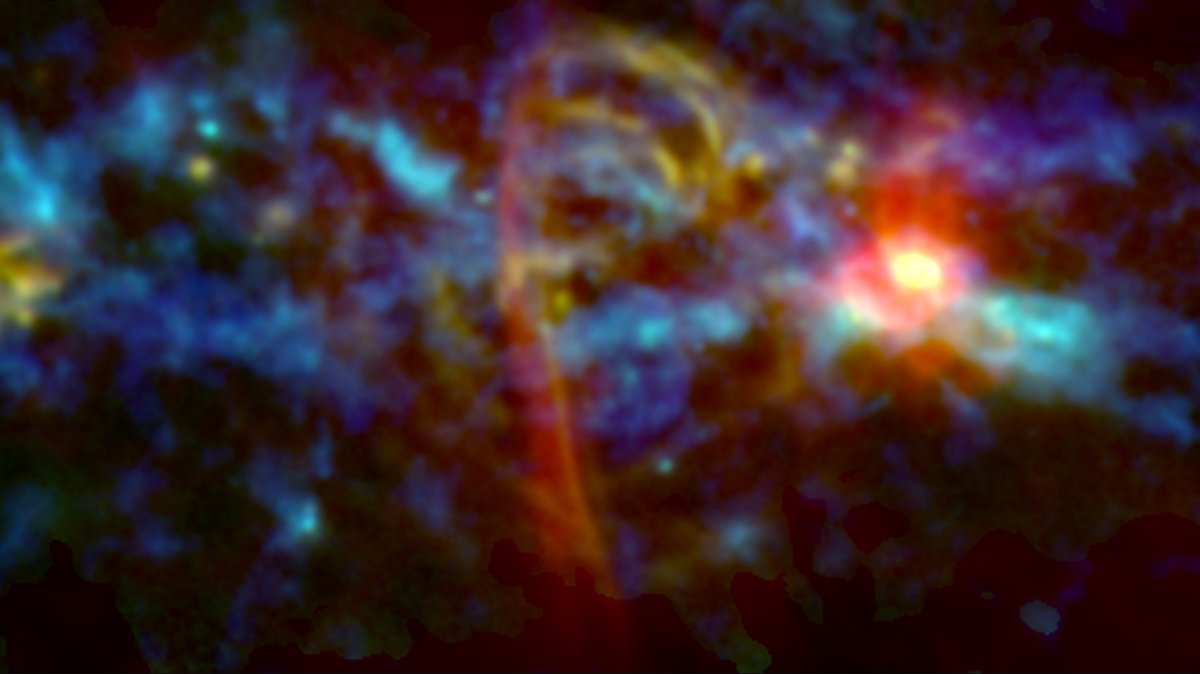 Bild vom Zentrum der Milchstraße mit Struktur, die einem Spazierstock ähnelt.