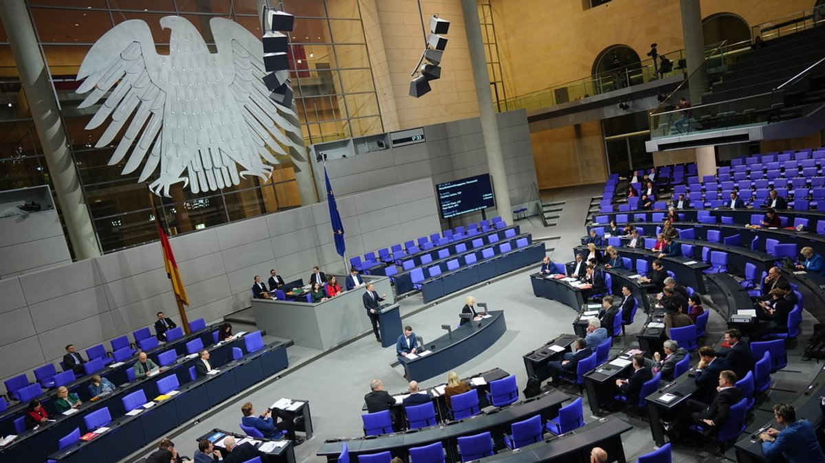 Bundestag beschließt Steuerentlastungen und höheres Kindergeld