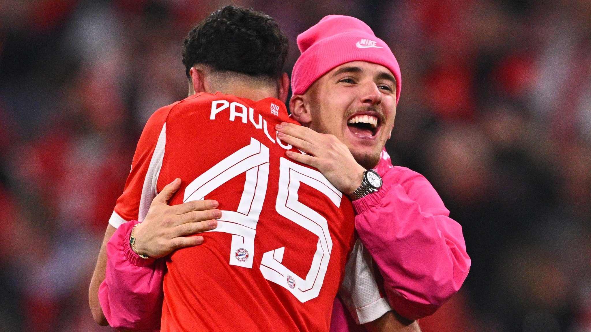 Hoeneß kritisiert pinkes Outfit: Wird Karl zur Stilikone?