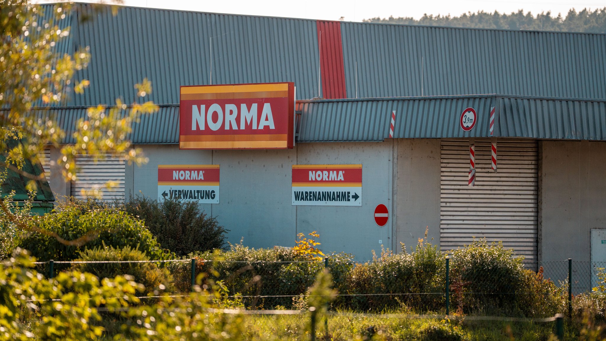 Das Norma-Zentrallager in Regenstauf im Landkreis Regensburg. | Bild: NEWS5 Das Norma-Zentrallager in Regenstauf im Landkreis Regensburg.
