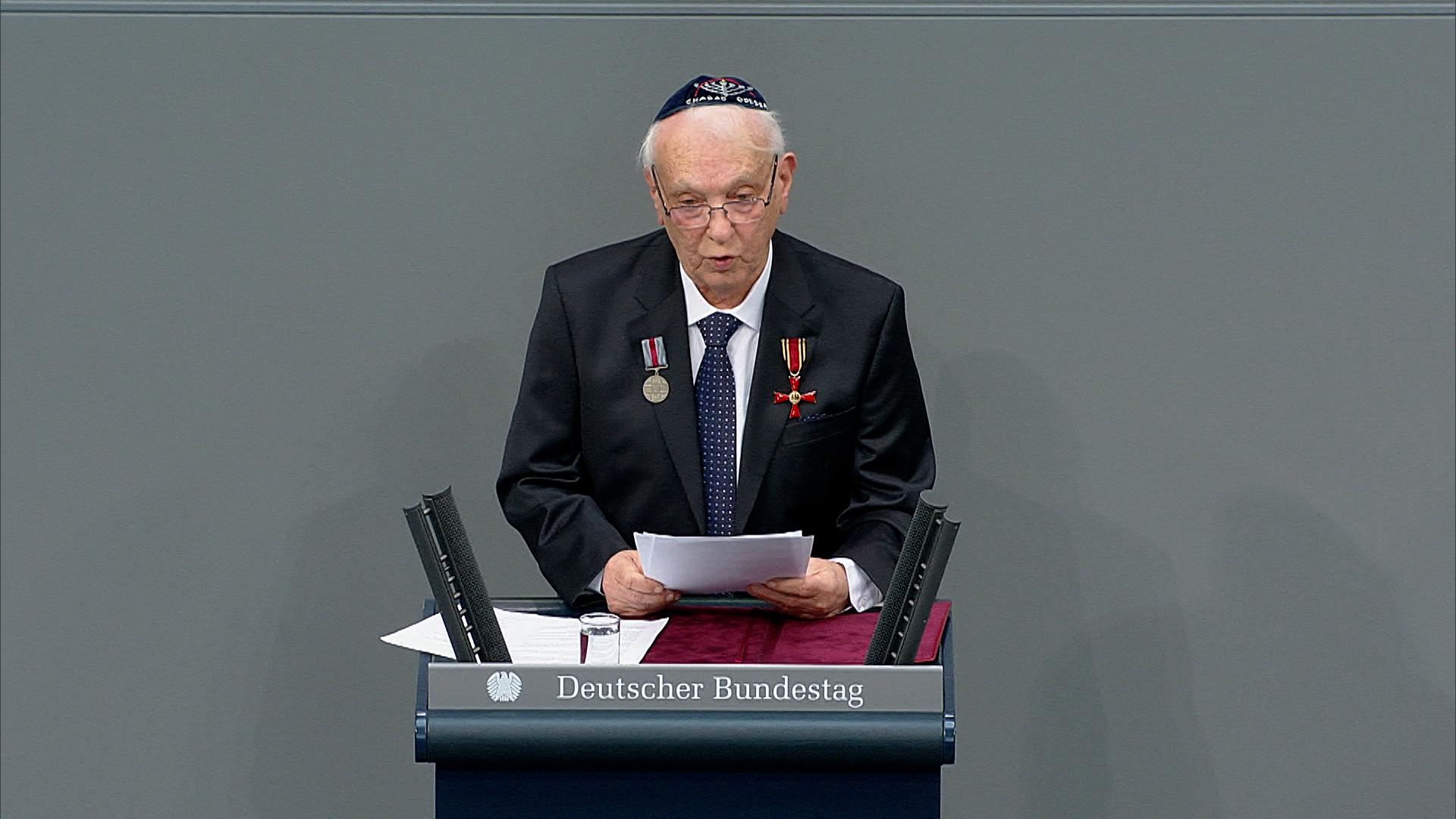 Der Bundestag gedachte heute der Opfer des Nationalsozialismus und der Befreiung des NS-Vernichtungslagers Auschwitz-Birkenau vor 80 Jahren .