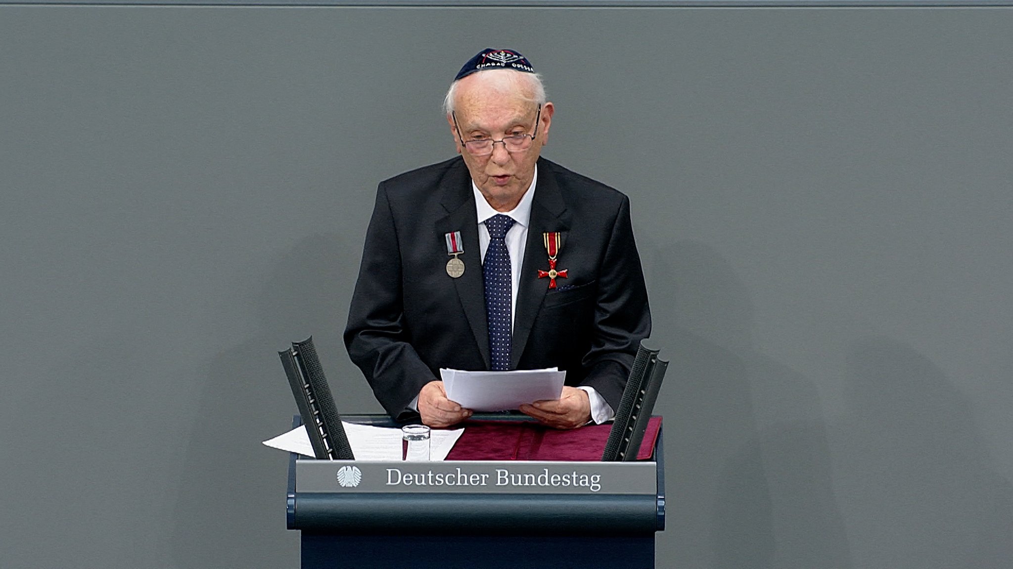 Der Bundestag gedachte heute der Opfer des Nationalsozialismus und der Befreiung des NS-Vernichtungslagers Auschwitz-Birkenau vor 80 Jahren .