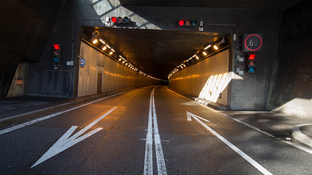 Riss in Tunneldecke: Gotthard-Straßentunnel gesperrt