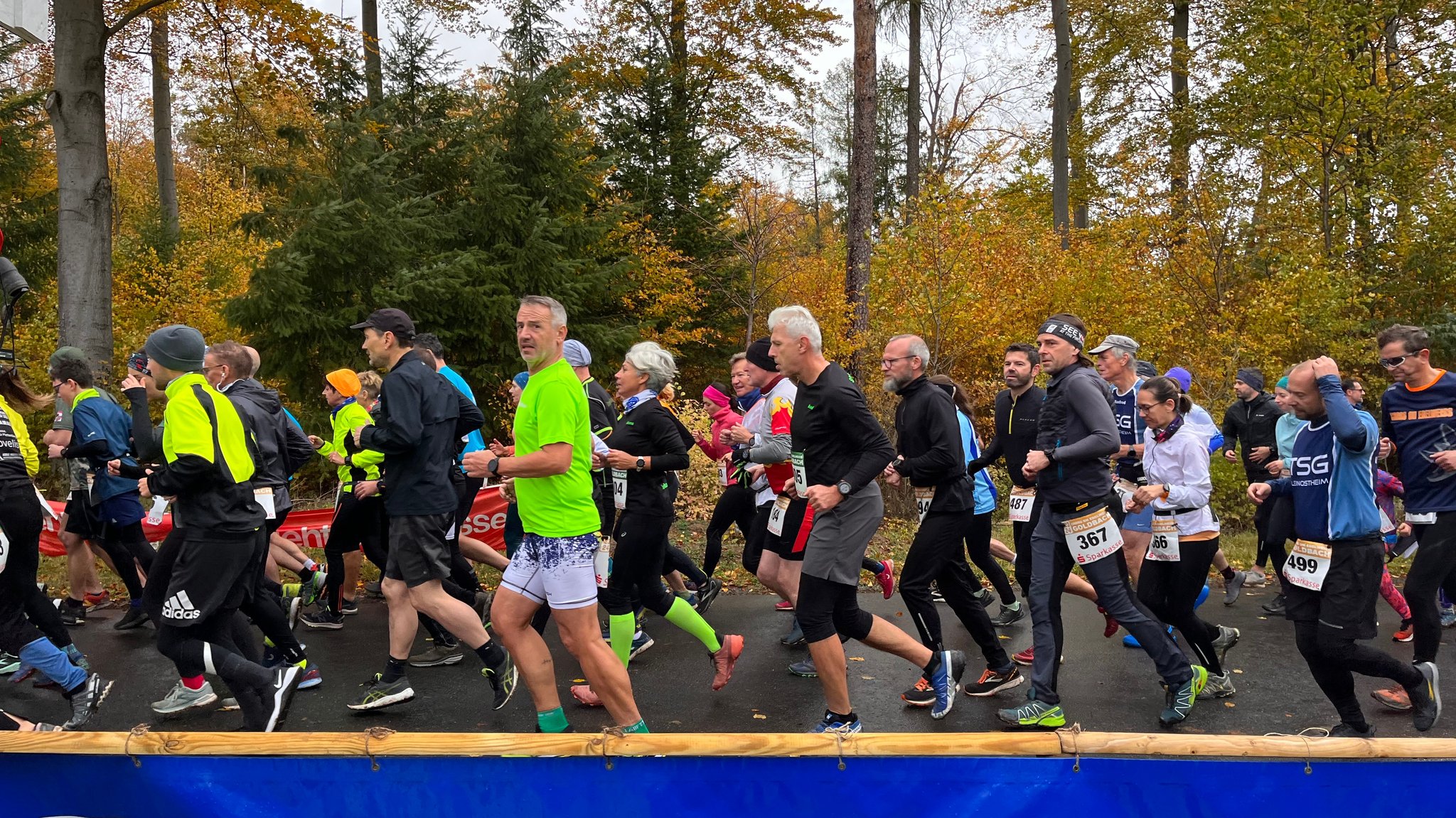 10 Kilometer liegen vor ihnen: die Wintercrosser von Goldbach.