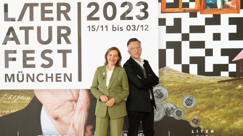 Tanja Graf und Lukas Bärfuss bei der Pressekonferenz am 27. September 2023.
