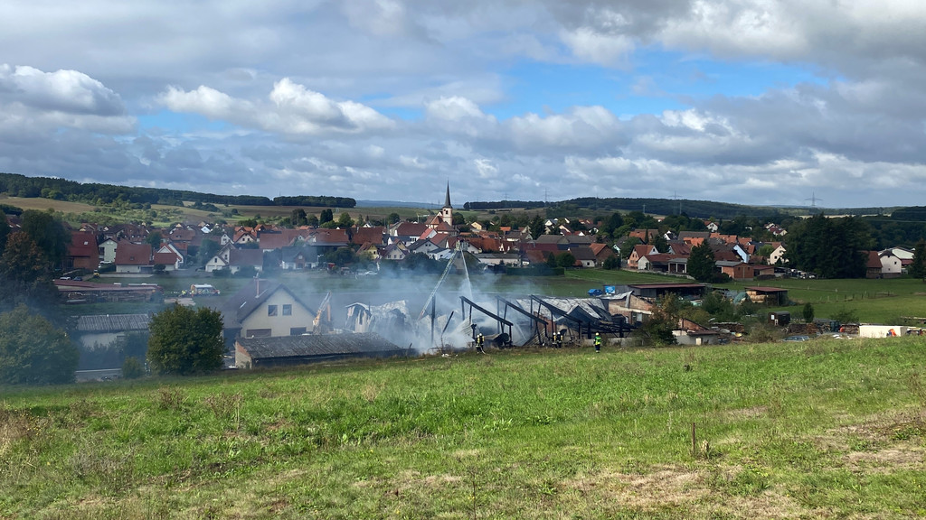 Brand auf einem Aussiedlerhof bei Wiesenfeld (Lkr. Main-Spessart)
