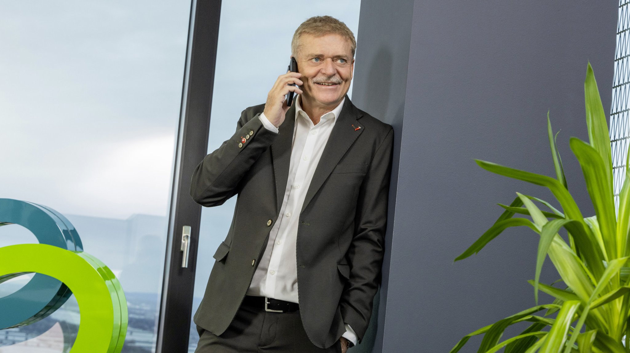 Franz Pichler, der Unternehmens-Inhaber beim Telefonieren