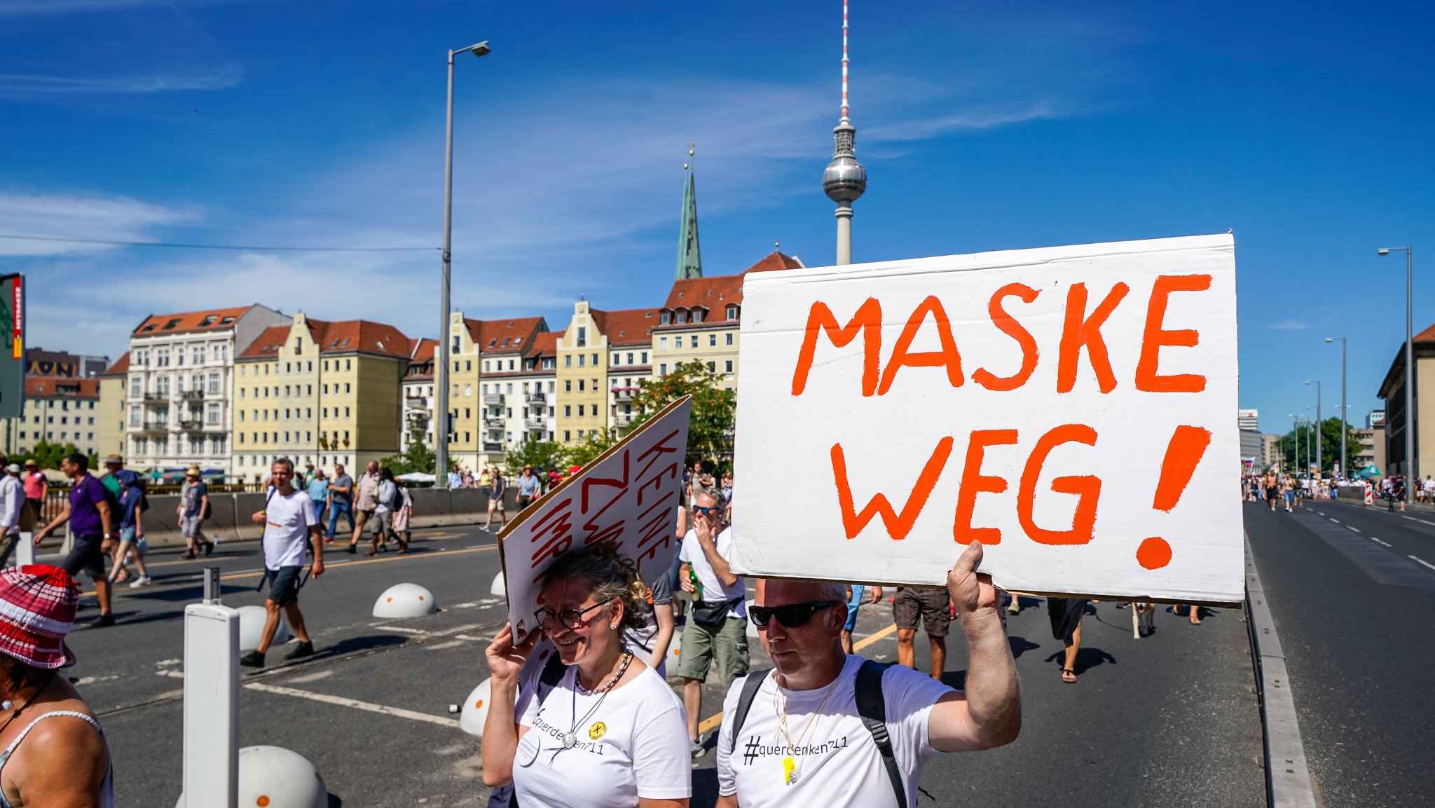 Impression von der sog. Lockdown-Großdemo, für die der Veranstalter, die Querdenker-Bewegung (Querdenken 711) aus Stuttgart 500.000 Menschen angemeldet hat. Gekommen sind jedoch deutlich weniger.