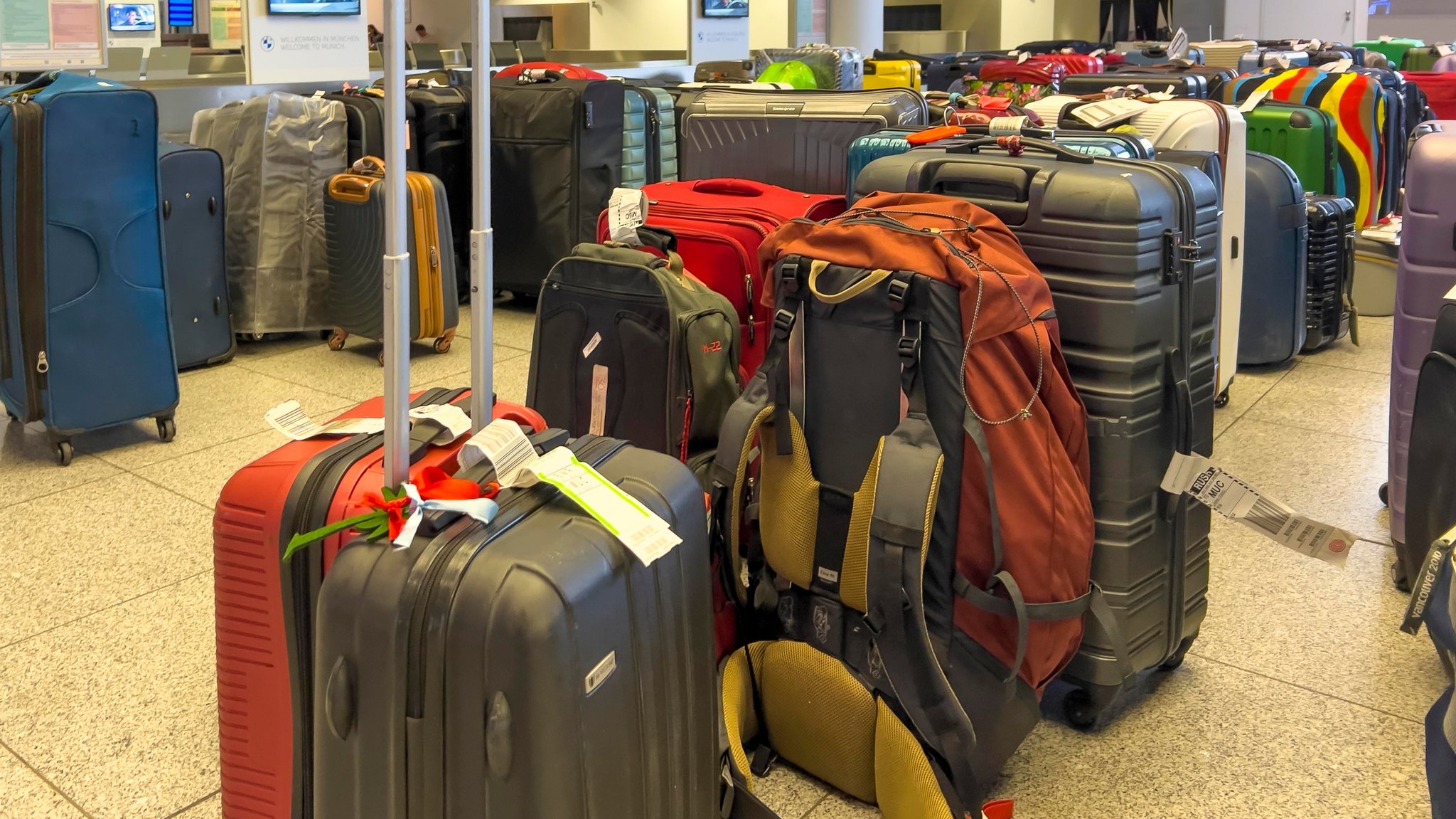 Liegengebliebene Koffer am Flughafen München (Archivbild)