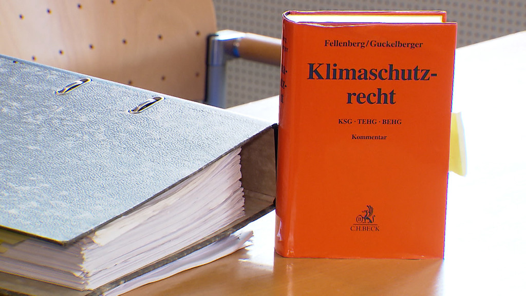 Der Bayerische Verwaltungsgerichtshof wollte prüfen, ob eine Klage gegen die Klimapolitik der bayerischen Staatsregierung zulässig ist. | Bild: BR Der Bayerische Verwaltungsgerichtshof wollte prüfen, ob eine Klage gegen die Klimapolitik der bayerischen Staatsregierung zulässig ist.