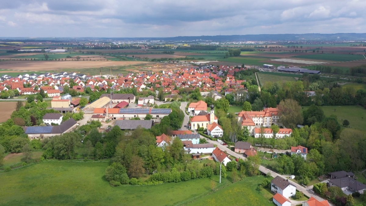 Köfering - rund 2.300 Einwohner zählt das Dorf. 
