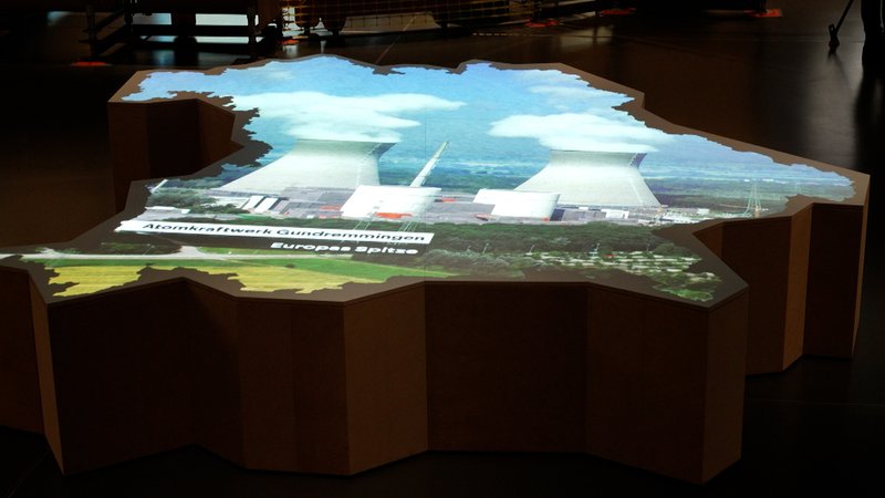 Bild vom Atomkraftwerk Gundremmingen auf einer Deutschlandkarte