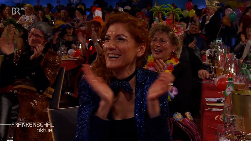 Begeistertes Publikum bei der Fränkischen Fastnacht. | Bild: BR Begeistertes Publikum bei der Fränkischen Fastnacht.