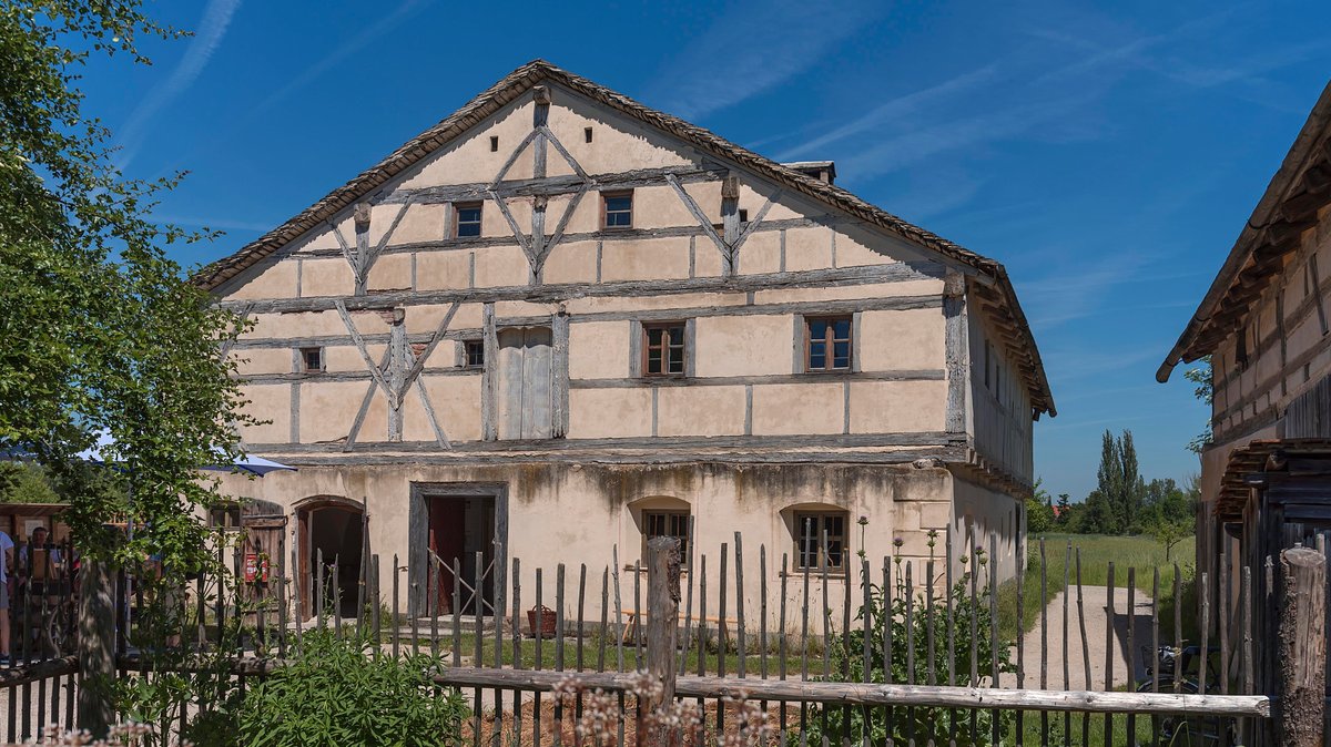 Historisches Bauernhaus, erbaut 1565, im Fränkischen Freilandmuseum