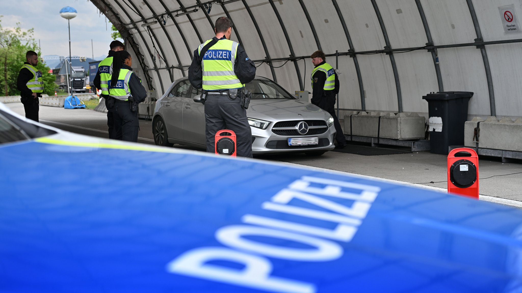 Grenzkontrollen der Bayerischen Grenzpolizei am Grenzübergang Kiefersfelden/Inntal-Ost
