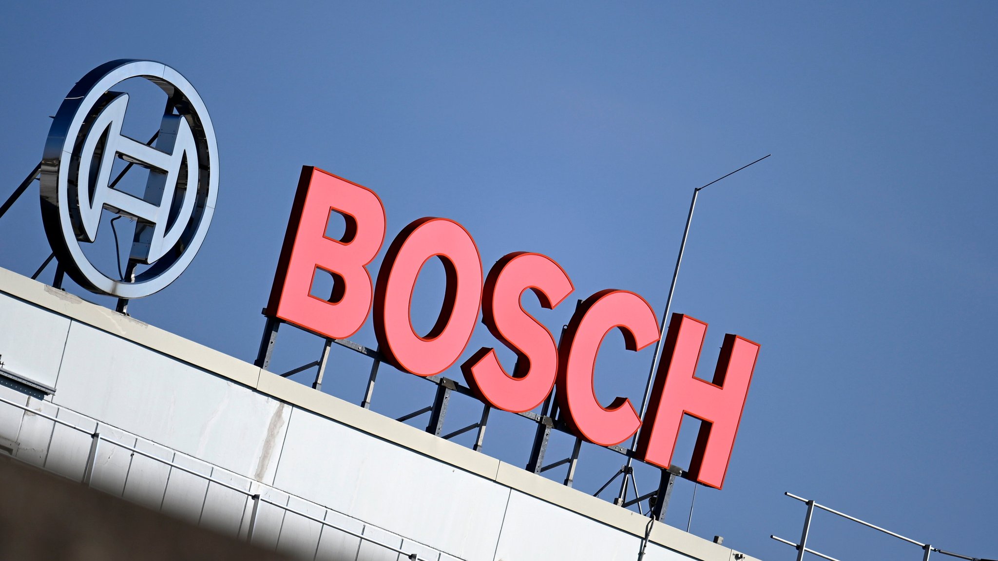 Bosch-Werk in Nürnberg | Bild: picture alliance / Panama Pictures | Dwi Anoraganingrum Bosch-Werk in Nürnberg