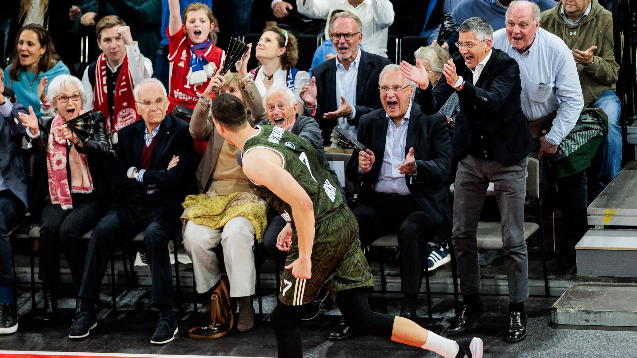 FCB-Basketballer im SAP Garden: Traumstart und Hallen-Probleme