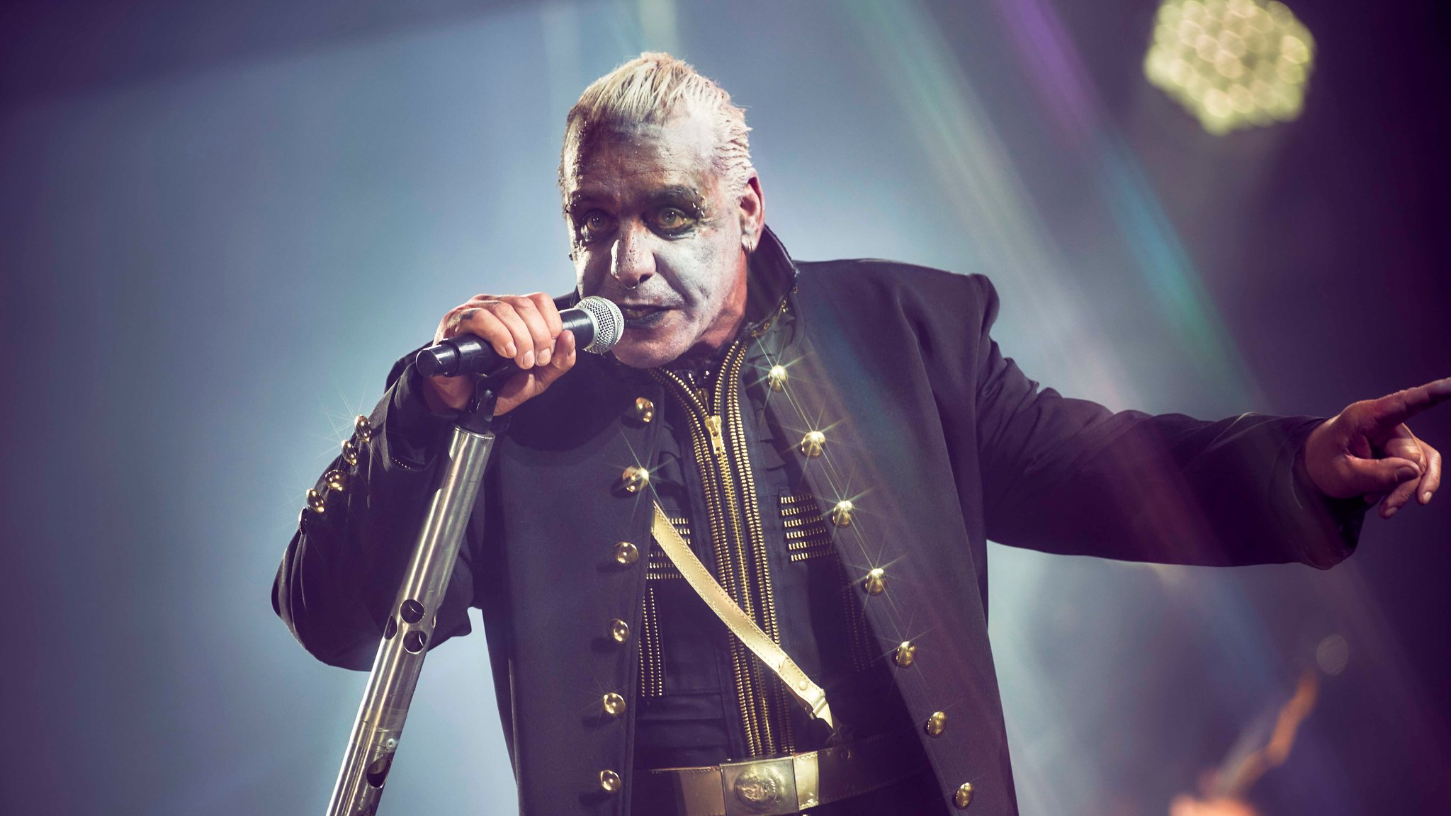 Till Lindemann singt bei einem Konzert im Wörthersee Stadion der "Europa Stadion Tour 2022".