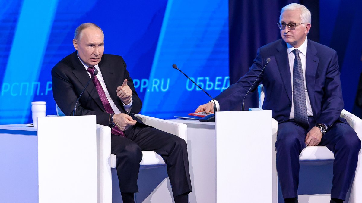 "Tunnelblick": Wie Putin die Elite im Gleichschritt hält