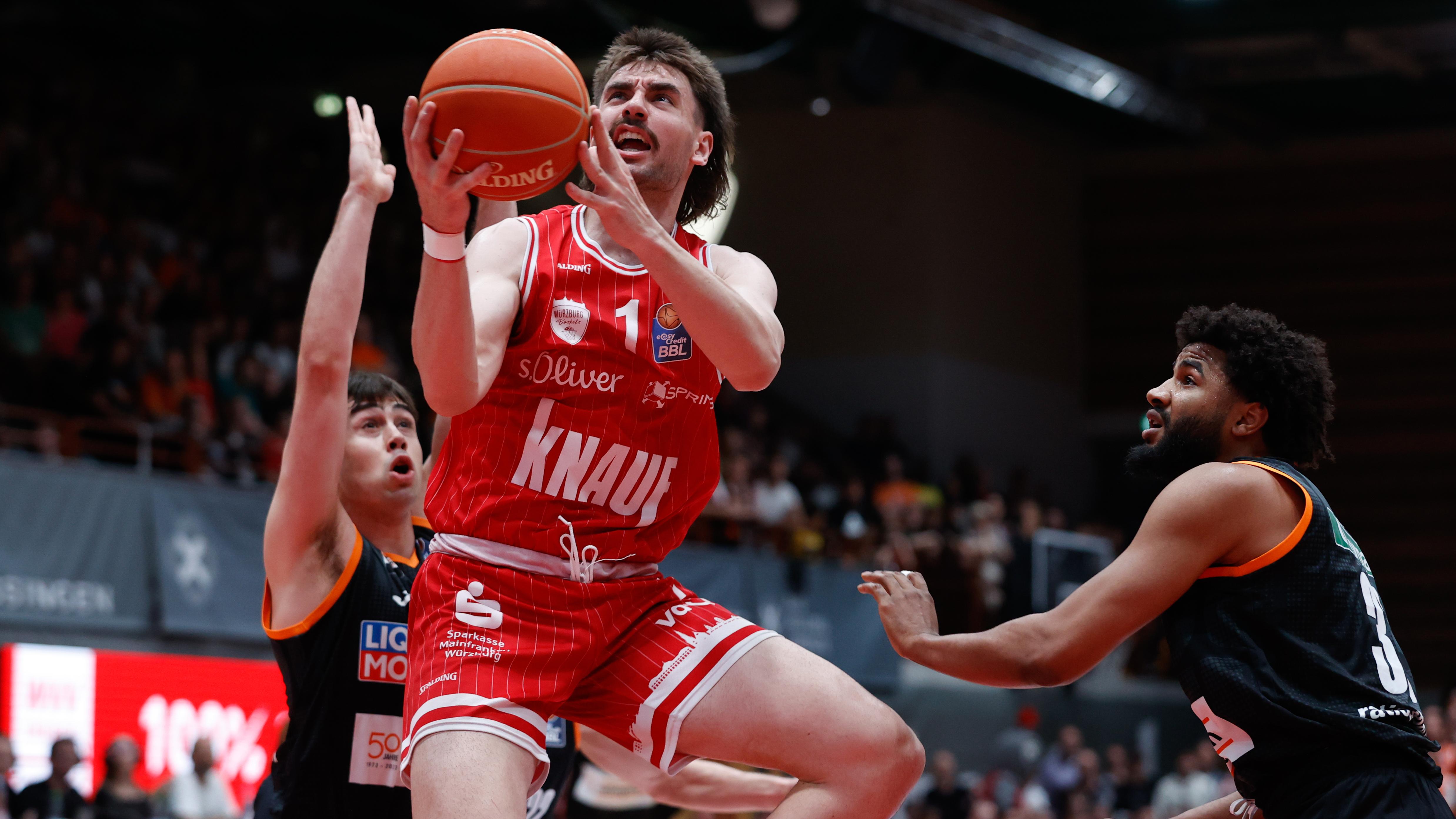 Die Würzburg Baskets sind das Überraschungsteam in dieser Saison und hören einfach nicht auf, ihre Fans zu begeistern. Die Franken schlugen den amtierenden Deutschen Meister Ulm und stehn im Halbfinale. 