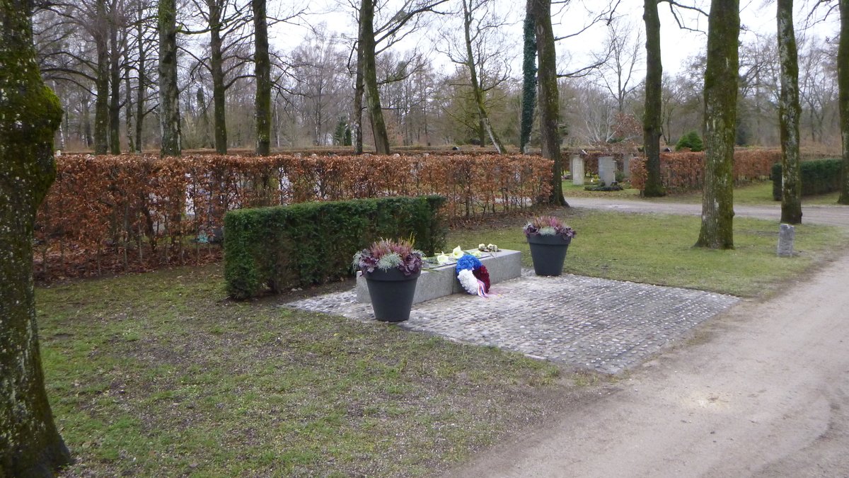 Sogenannter "Ehrenhain II" auf dem Friedhof am Perlacher Forst in München, in dem zum Tode verurteilte Opfer der NS-Unrechtsjustiz
