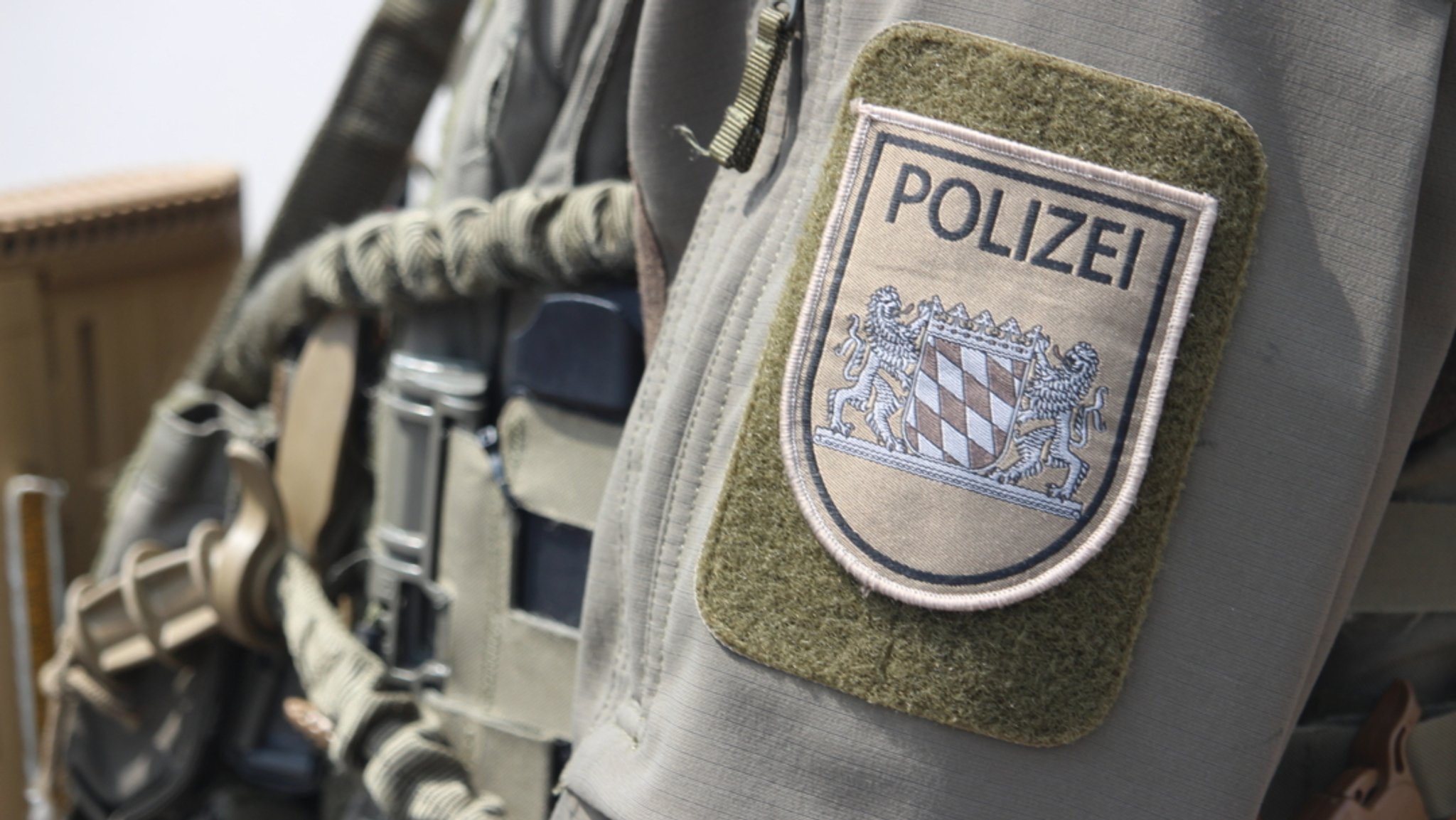 Mann droht, elfjährigen Jungen in München zu erschießen