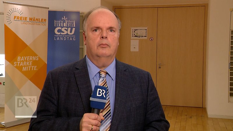 BR-Chefreporter Stephan Mayer beobachtet das Koalitionstauziehen in der Münchner Staatskanzlei.