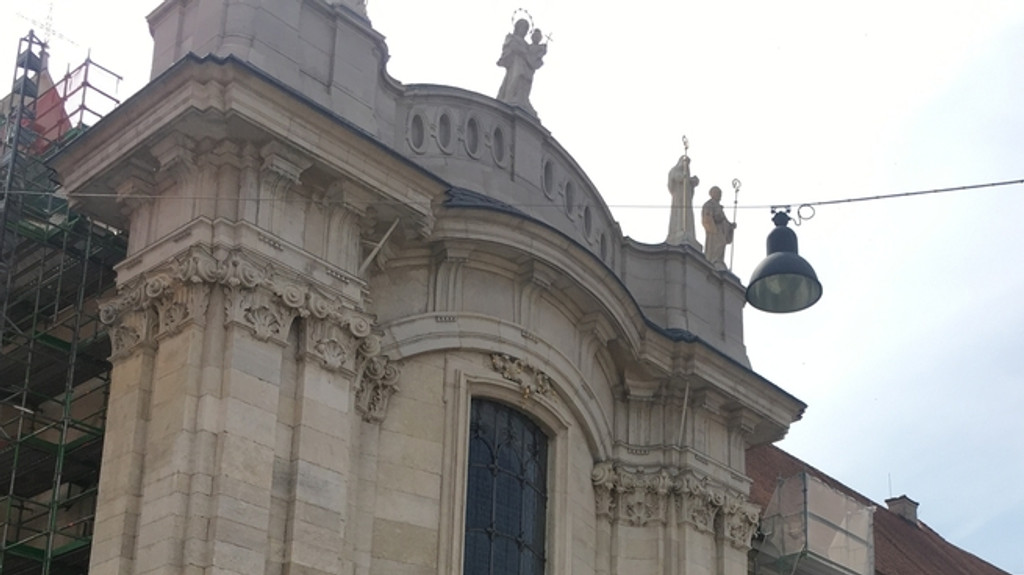 Die barocke Westfassade des Eichstätter Doms wird saniert. Das Bistum nun auch.