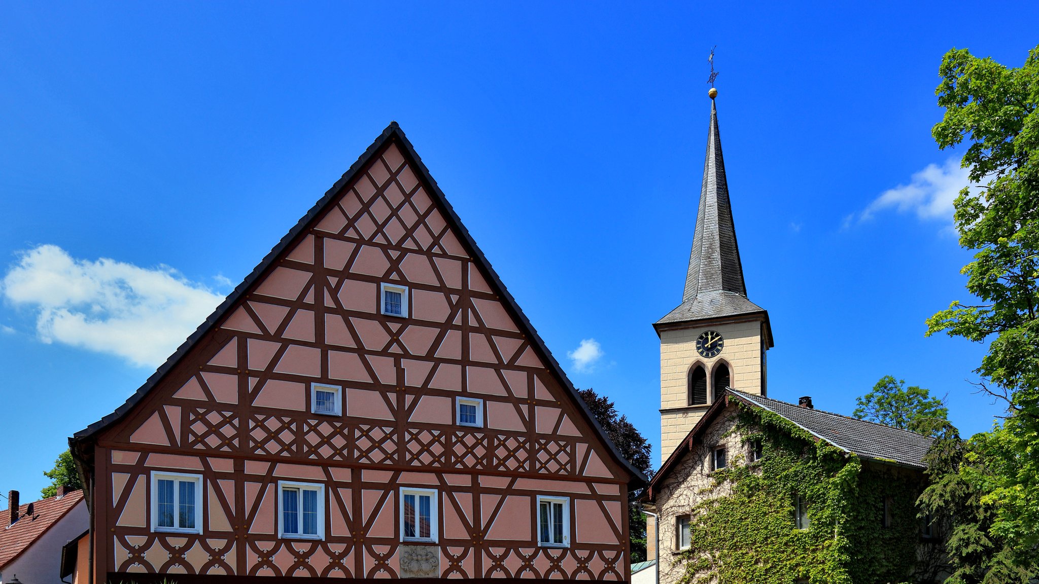 Kirche kann Missbrauchs-Pfarrer nicht aus Pfarrhaus werfen