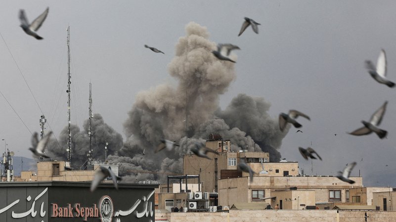 Luftangriff auf Teheran (03.03.2026) | Bild: Majid Asgaripour/WANA (West Asia News Agency) via REUTERS Luftangriff auf Teheran (03.03.2026)