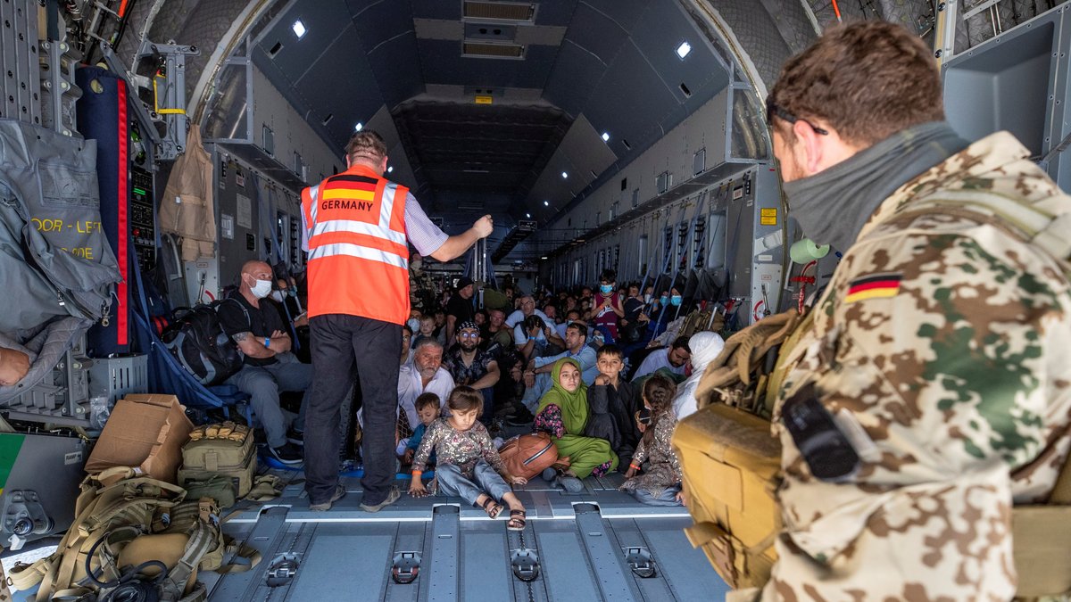 Bundeswehr evakuiert Menschen aus Kabul in einem A400M