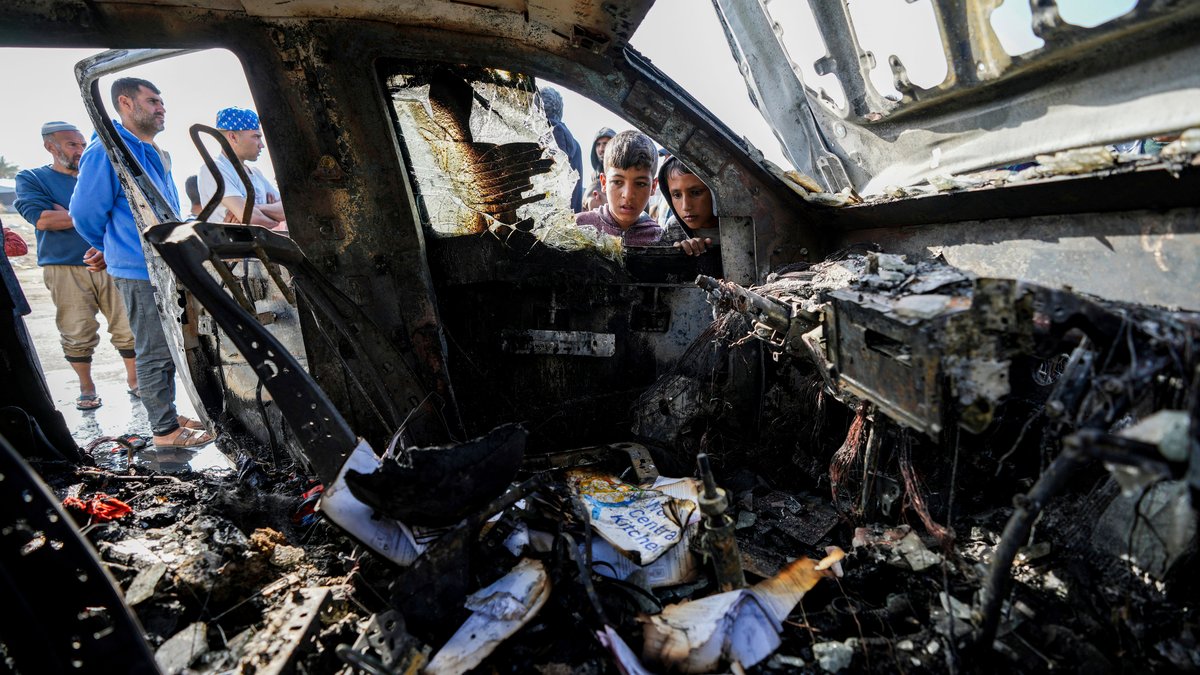 Ein Luftangriff auf einen Hilfskonvoi im Gazastreifen - weltweit sorgt diese Nachricht für Entsetzen. Sieben Mitarbeiter der amerikanischen Hilfsorganisation "World Central Kitchen" wurden dabei getötet.