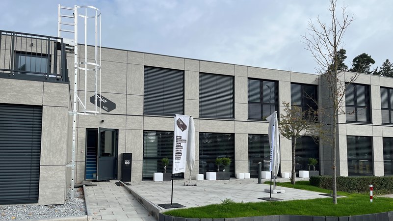 Die Fassade des Gebäudes von "brigkAIR", einem digitalen Gründerzentrum für autonomes Fliegen.