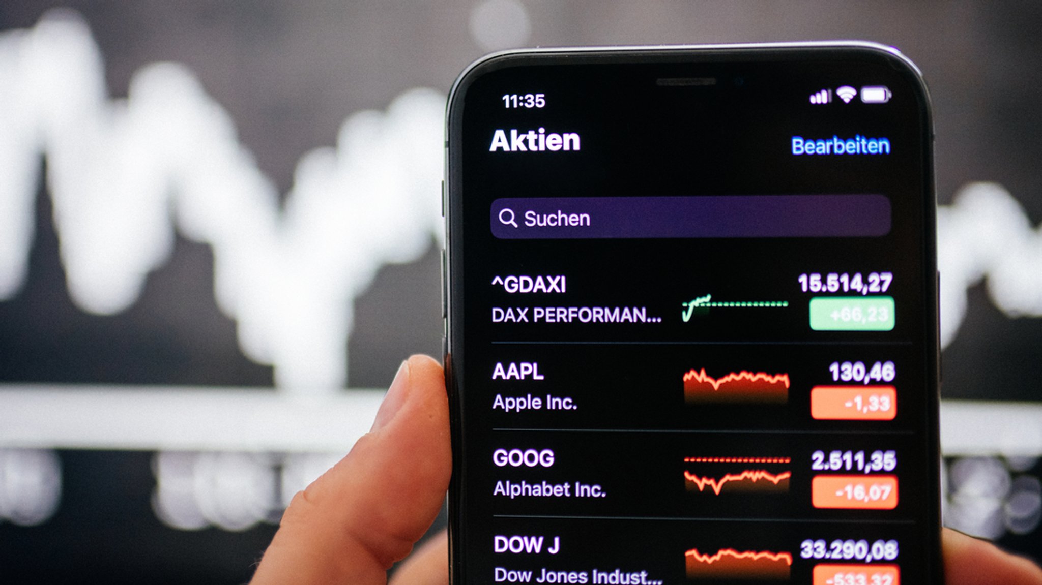 Ein Handy mit Aktien-App.