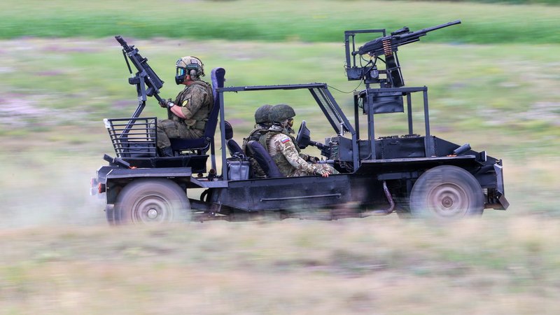 Test einer Anti-Drohnenwaffe | Bild: Alexander Reka/Picture Alliance Test einer Anti-Drohnenwaffe