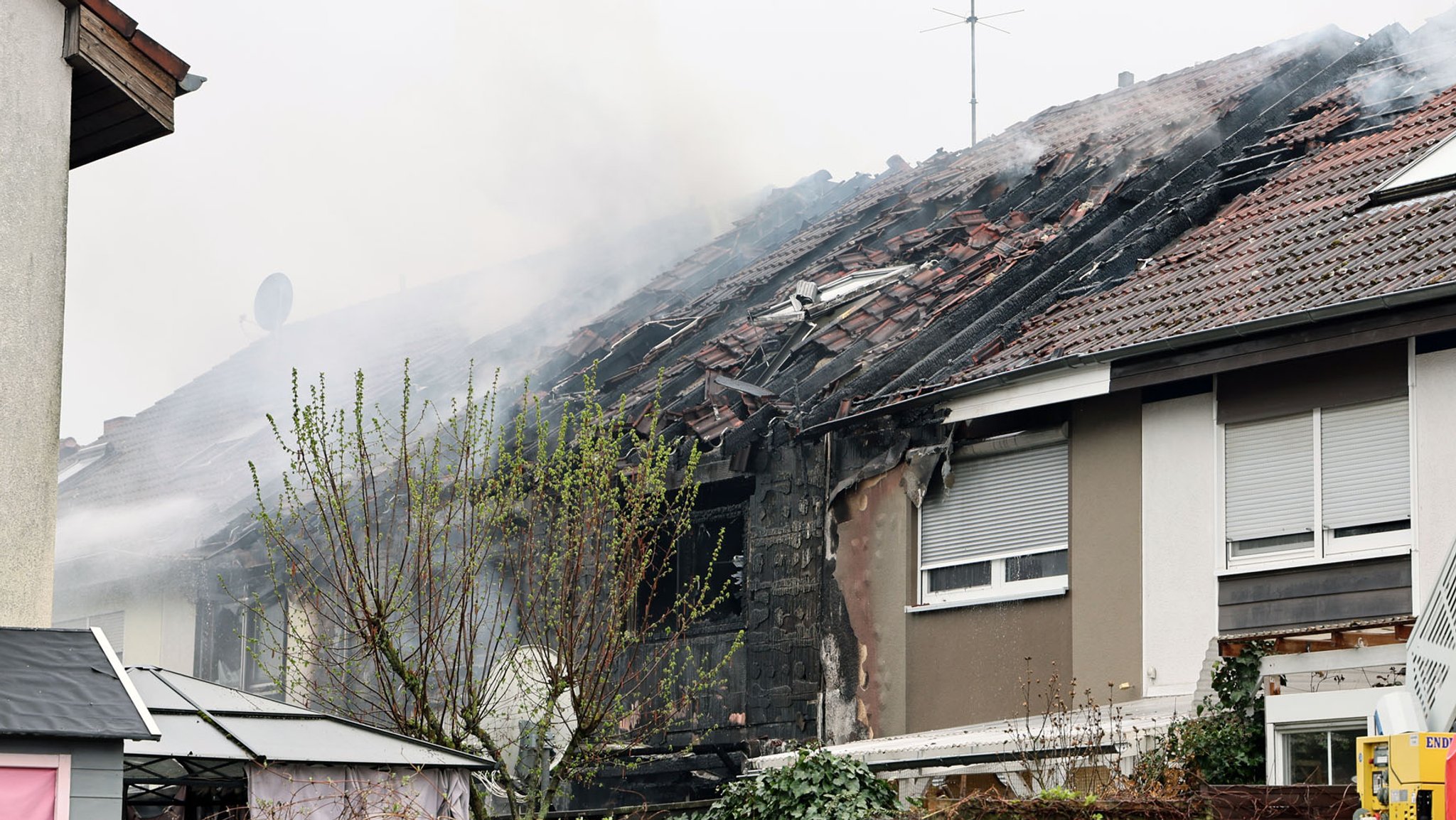 Brennende Reihenhäuser in Elsenfeld