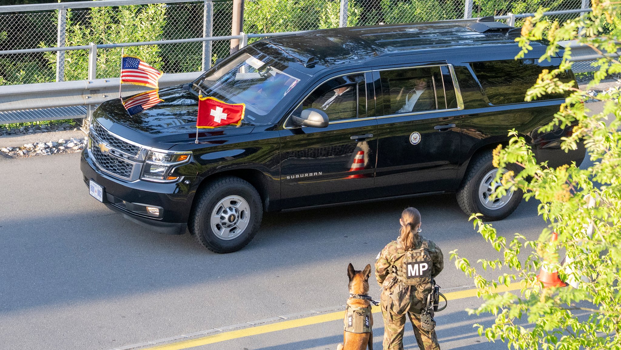 US-Vizepräsident Vance ist in der Schweiz eingetroffen, um an den Friedengesprächen mit Iran teilzunehmen. | Bild: picture alliance/KEYSTONE | URS FLUEELER US-Vizepräsident Vance ist in der Schweiz eingetroffen, um an den Friedengesprächen mit Iran teilzunehmen.