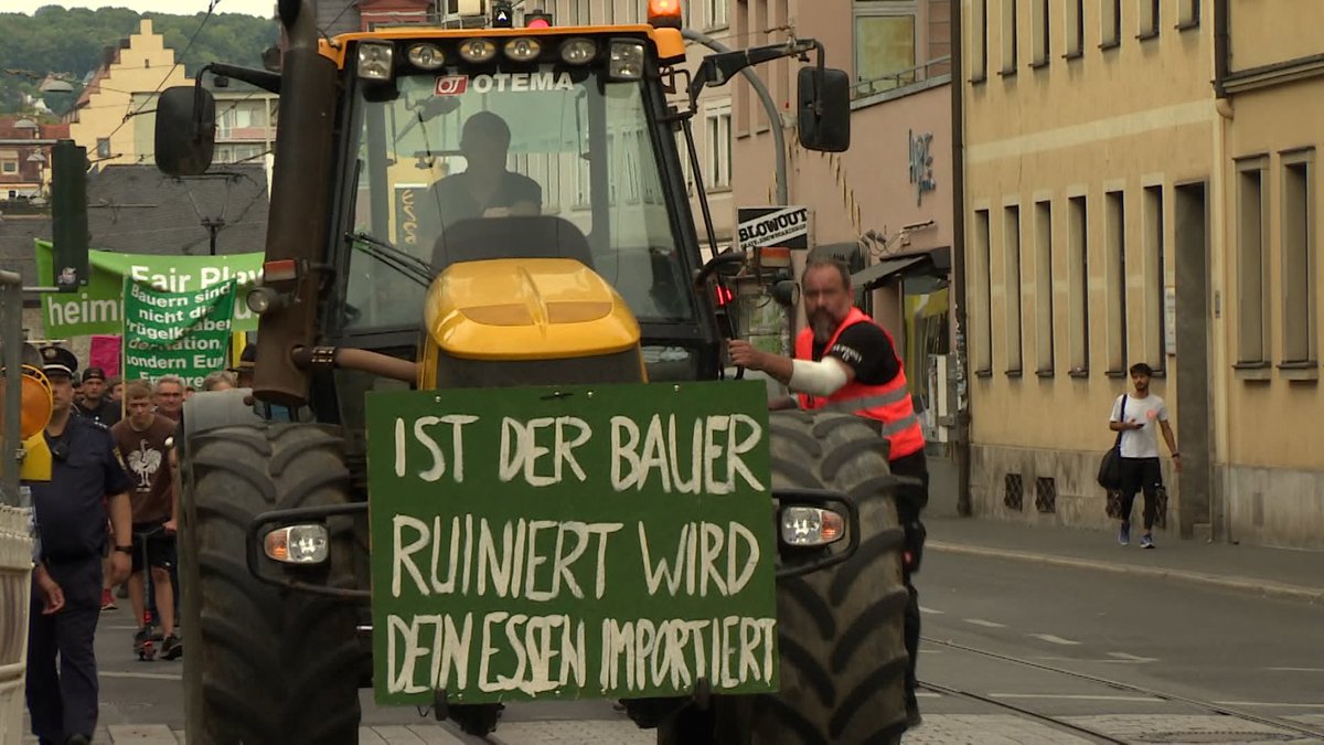 Landwirte protestieren in der Würzburger Innenstadt.