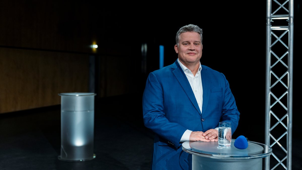 Carsten Träger (SPD) sprach in der Wahlarena über die Auswirkungen der Partei-Wahlprogramme und klimaneutrales Heizen. | Bild: BR/Raphael Kast Carsten Träger (SPD) sprach in der Wahlarena über die Auswirkungen der Partei-Wahlprogramme und klimaneutrales Heizen.