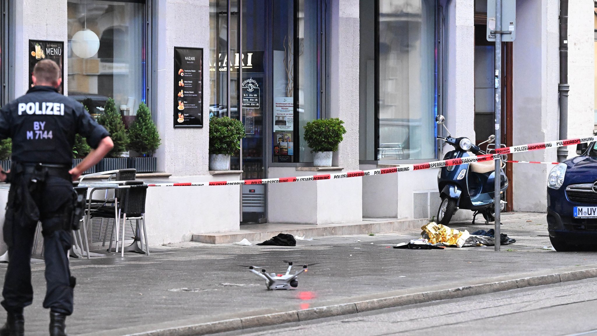 In München ist ein vermeintlich bewaffneter Mann angeschossen worden. Nun wurde bekannt, dass es sich um einen 14-jährigen Schüler handelt. 