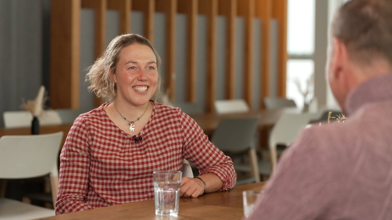 Laura Dahlmeier im Blickpunkt Sport Interview auf der Zugspitze | Bild: picture-alliance/dpa Laura Dahlmeier im Blickpunkt Sport Interview auf der Zugspitze