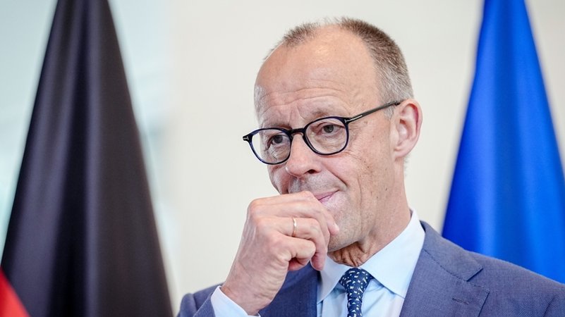 Friedrich Merz mit nachdenklichem Gesicht am 19. Mai 2026 in Berlin. | Bild: dpa-Bildfunk/Kay Nietfeld Friedrich Merz mit nachdenklichem Gesicht am 19. Mai 2026 in Berlin.