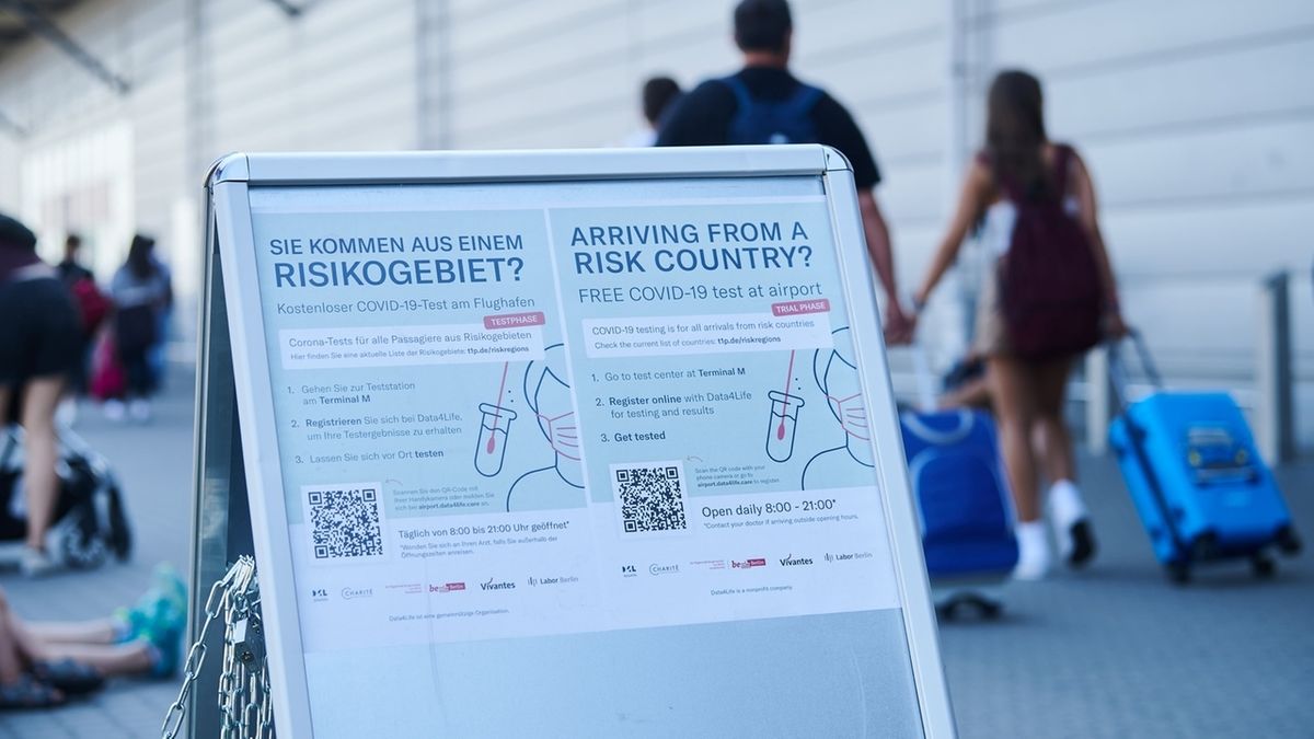 Einreisende Aus Risikogebieten Sollen Digital Erfasst Werden Br24