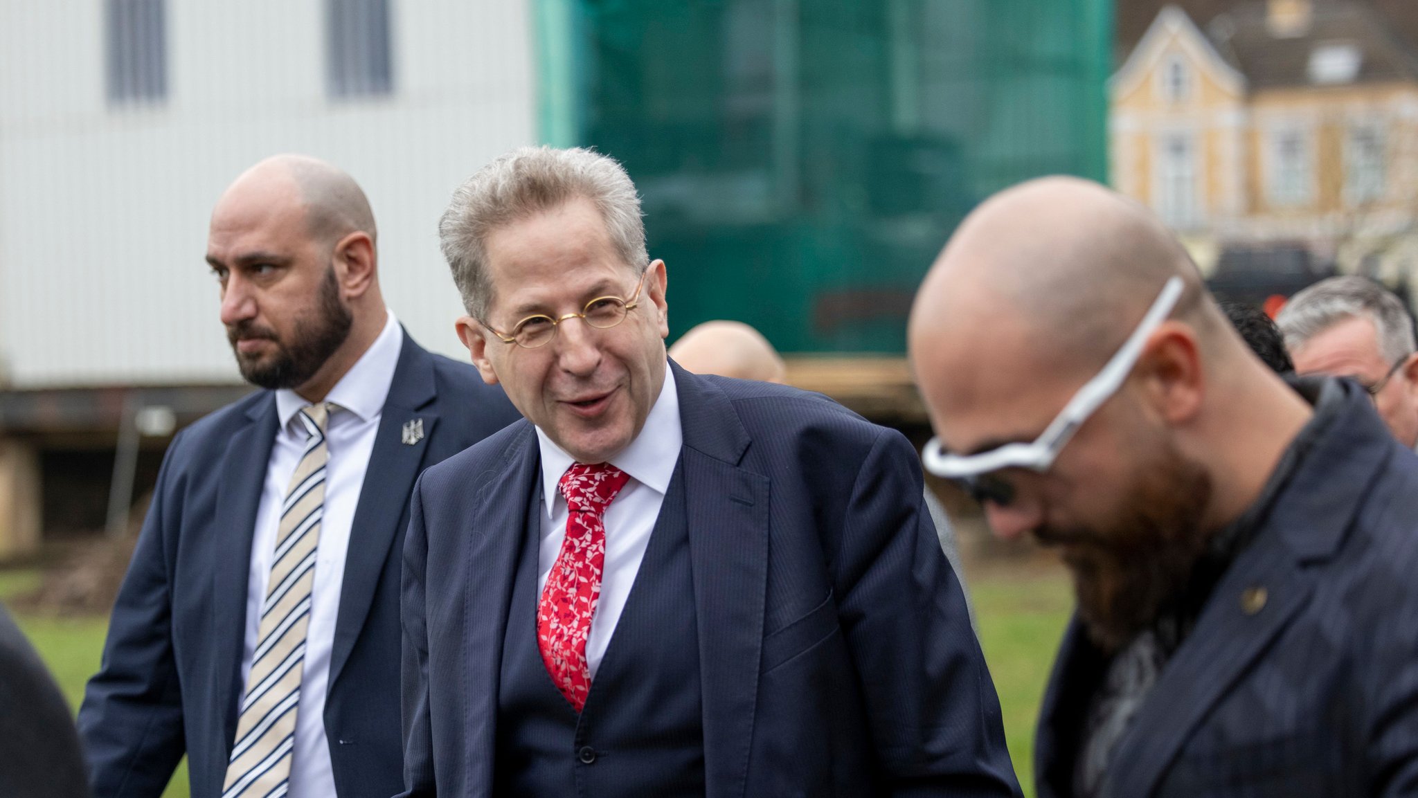 Der ehemalige  Verfassungsschutzpräsident Hans-Georg Maaßen (mitte)