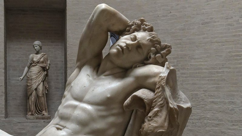 Barberinischer Faun in der Glyptothek | Bild: picture alliance / imageBROKER | Helmut Meyer zur Capellen Barberinischer Faun in der Glyptothek