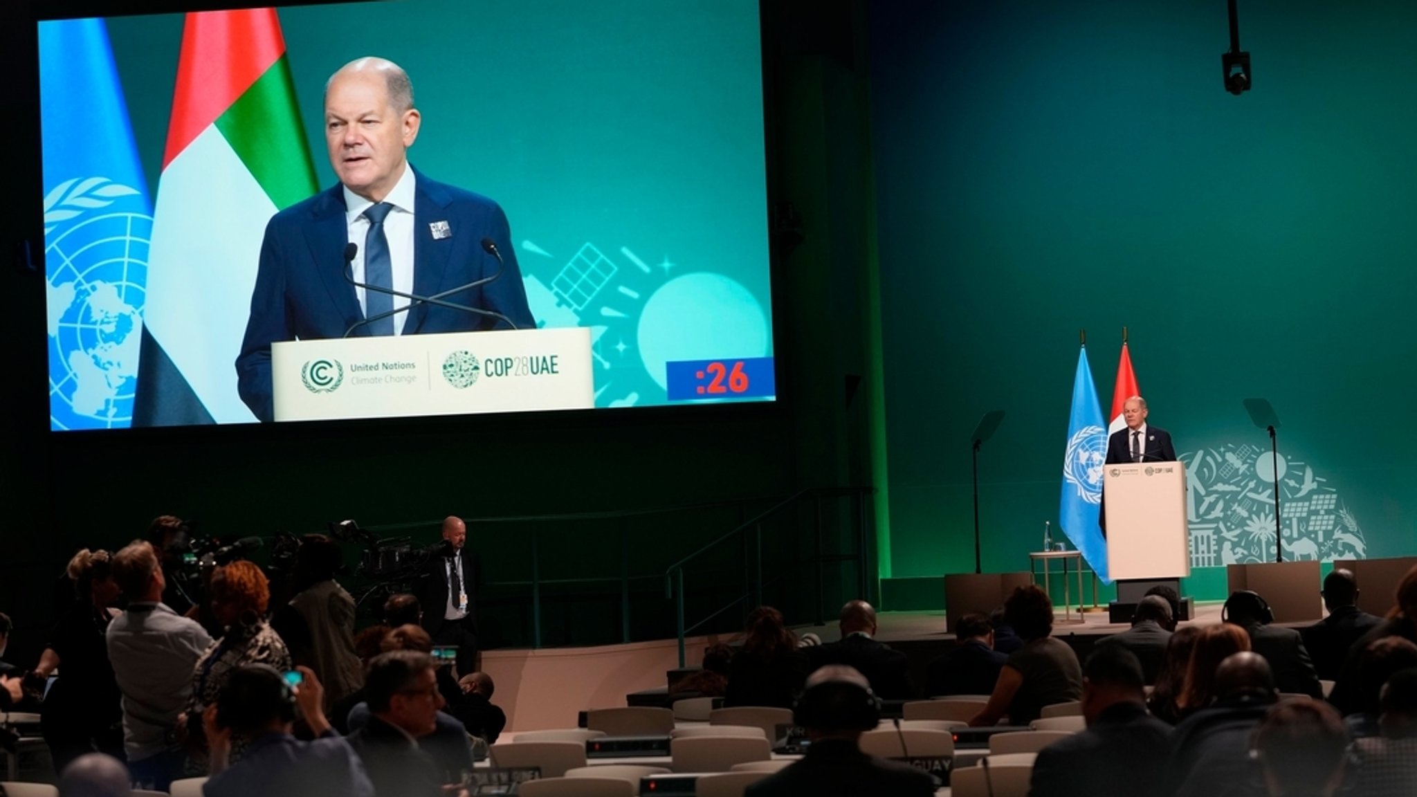 Bundeskanzler Olaf Scholz (SPD) spricht während der Weltklimakonferenz der Vereinten Nationen (COP28)