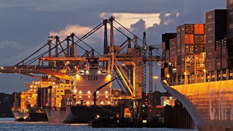 Containerschiff im Hafen Hamburg. | Bild: BR24TV/MEV/Hubertus Blume Containerschiff im Hafen Hamburg.