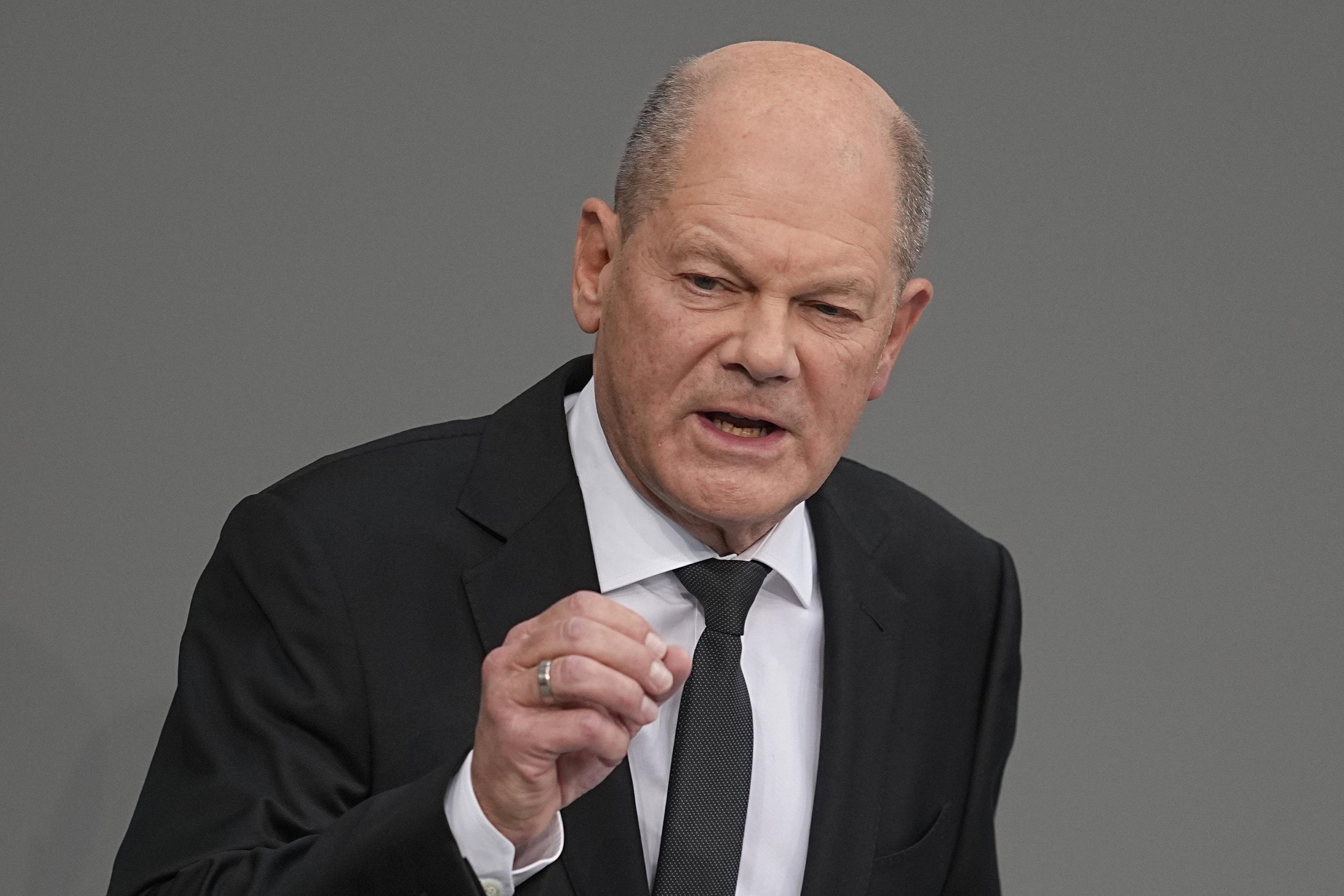 29.01.2025, Berlin: Bundeskanzler Olaf Scholz (SPD) nimmt in einer Regierungserklärung Stellung zu aktuellen innenpolitischen Themen wie dem Messerangriff in Aschaffenburg Stellung. 