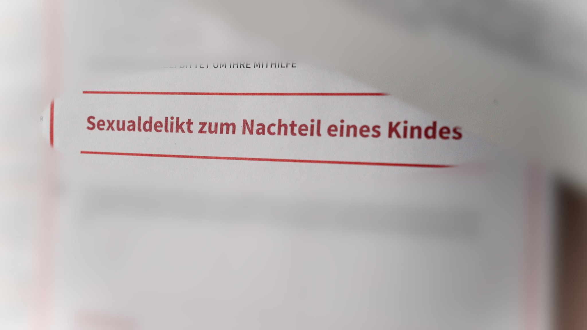 Aufschrift: "Sexualdelikt zum Nachteil eines Kindes"